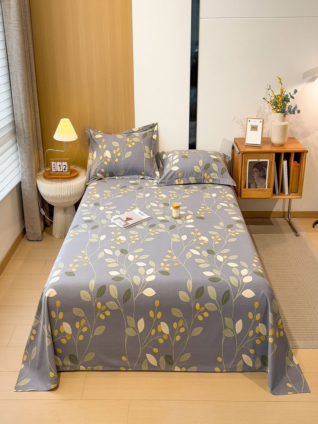 

JC HOME Grey & Yellow Floral Printed 140 TC Double Queen Bedsheet Set 1.80 m x 2.30 m