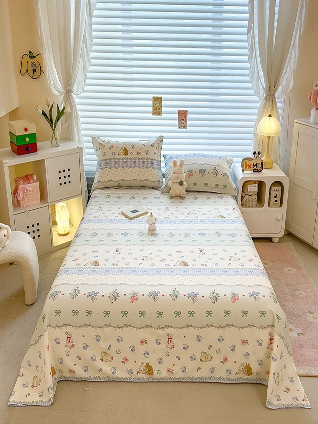 

JC HOME Beige & Blue Floral Printed 220 TC Cotton King Bedsheet Set 2.0 m x 2.3m