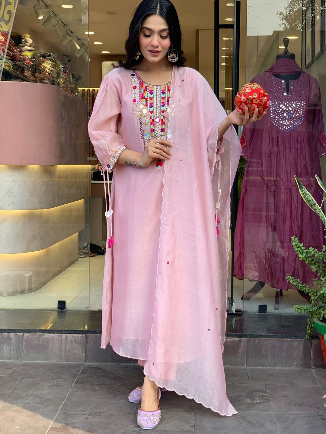 

ASCIIBLUES Floral Yoke Design Thread Work Straight Kurta With Trousers & Dupatta, Peach