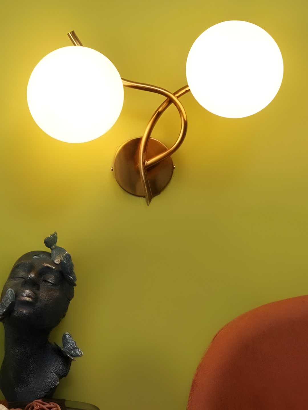 

KINIS Gold-Toned & White Metal Quirky Abstract Shaped Shaped Wall Lamp