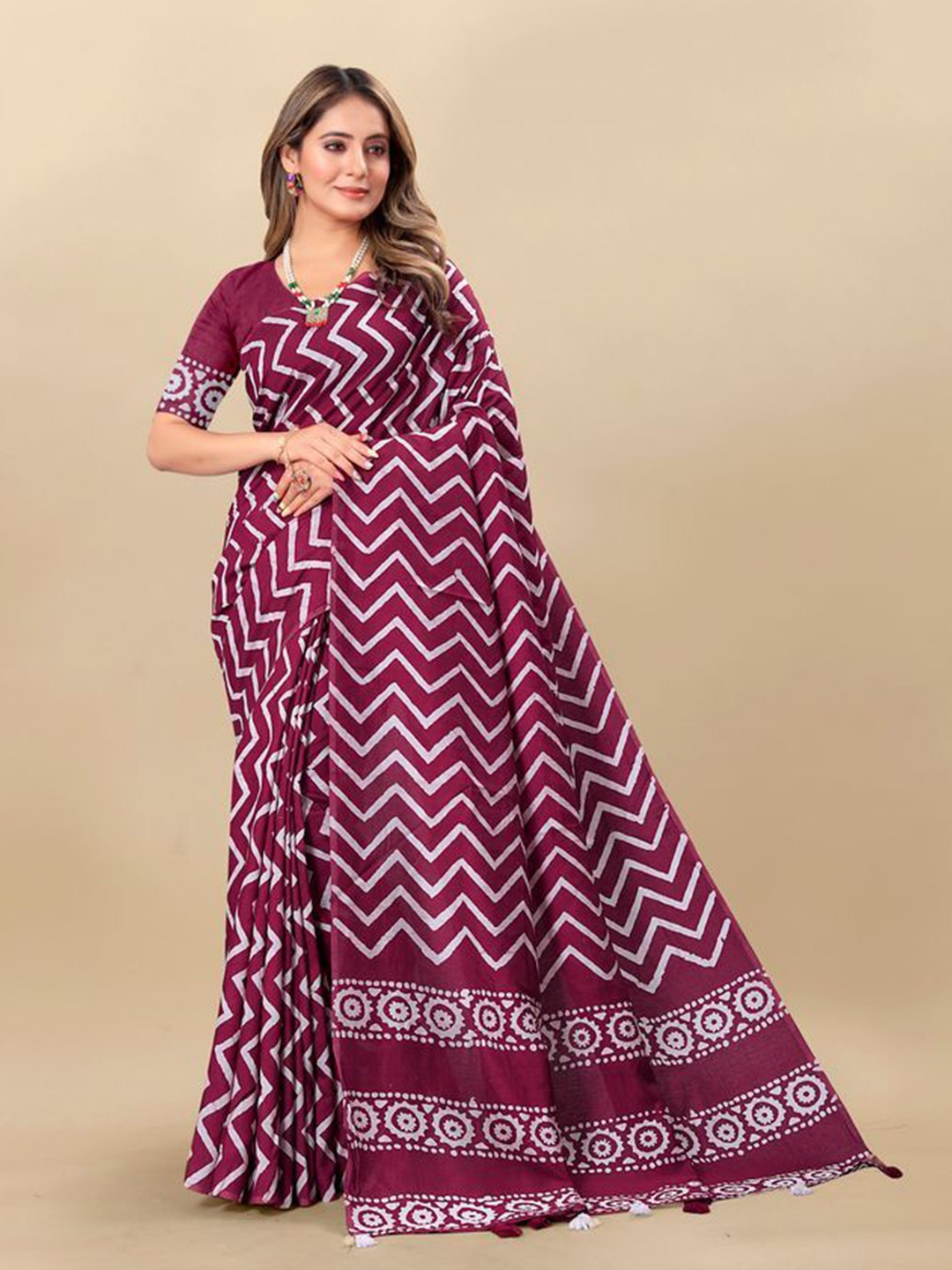

Exclusiva Geometric Print Satin Saree, Purple