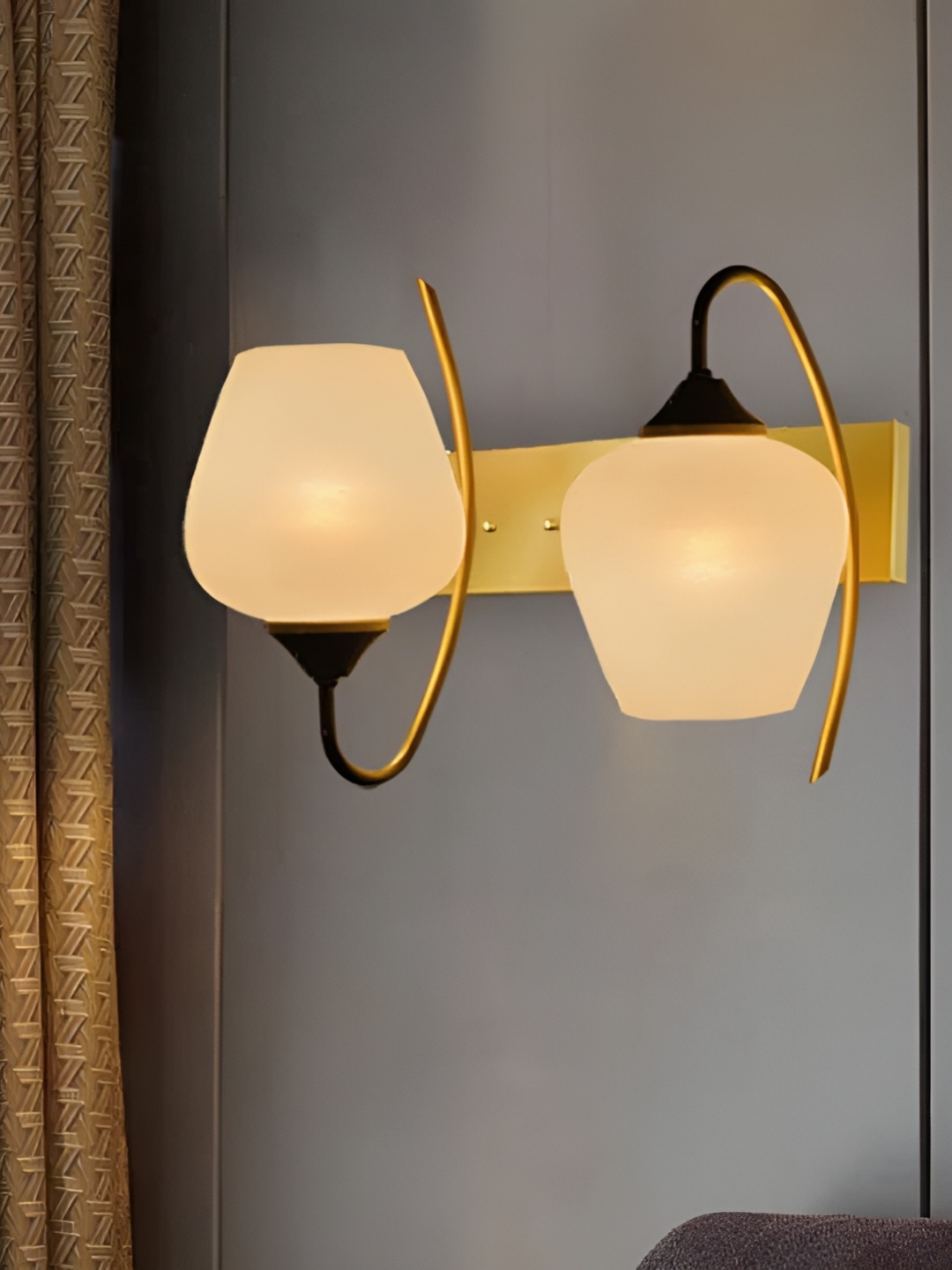 

KINIS Gold-Toned & White Metal Quirky Abstract Shaped Wall Lamp