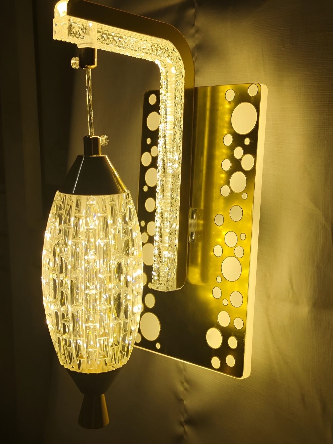 

KINIS Gold-Toned Cylinder Shaped Metal Wall Lamp