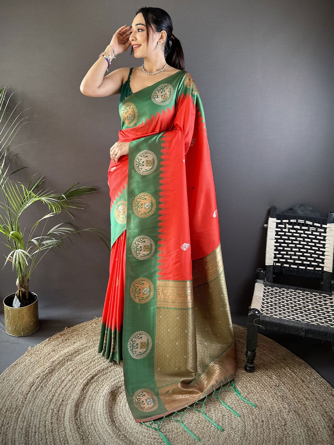 

Munir Woven Design Banarasi Saree, Red