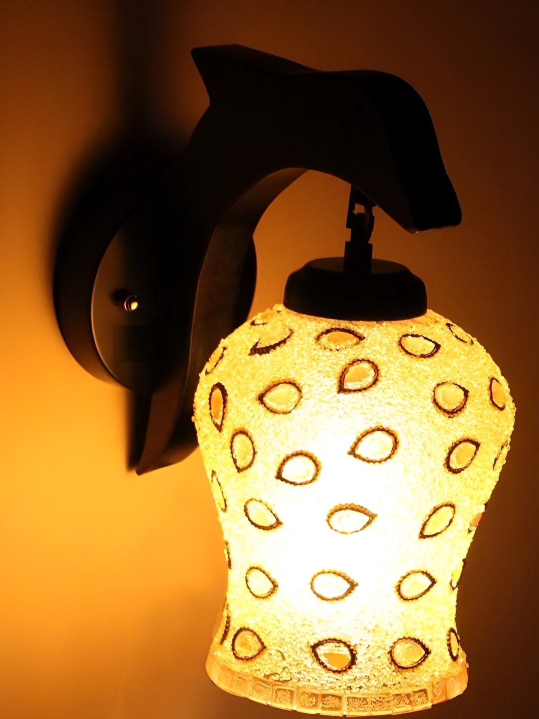 

KINIS Black & Gold-Toned Wooden Cylinder Shaped Wall Lamp