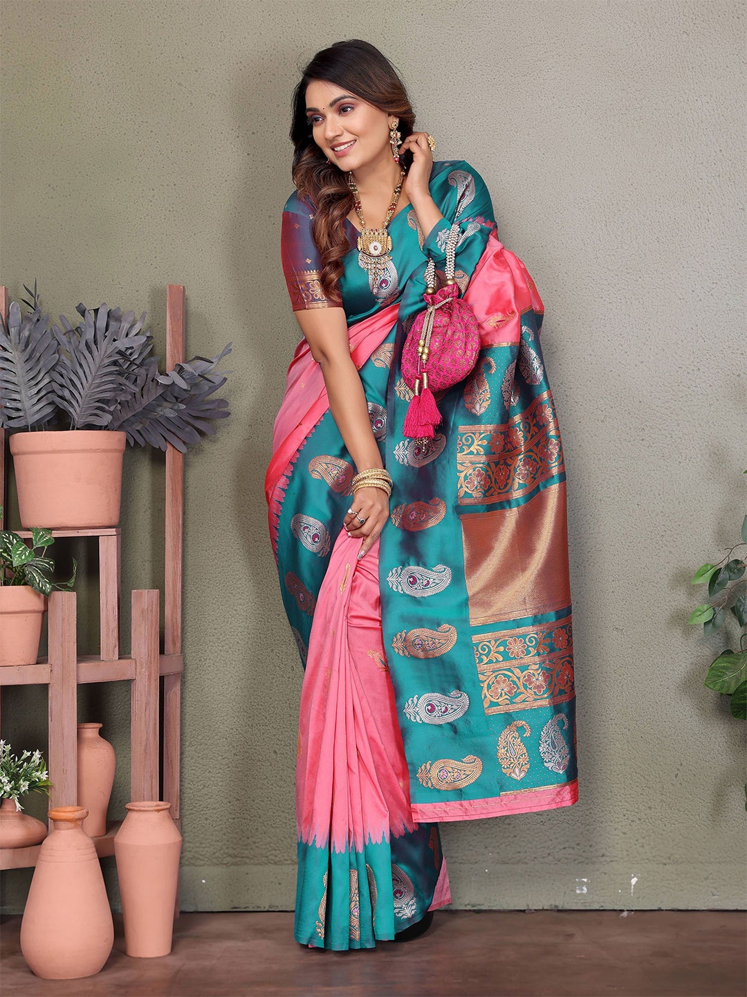 

Munir Woven Design Banarasi Saree, Pink