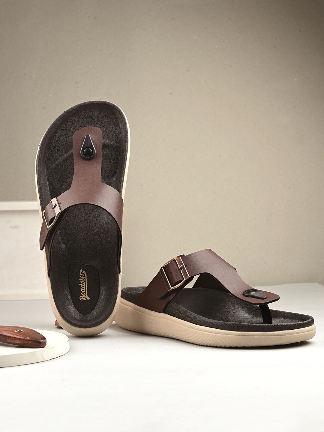 

The Roadster Lifestyle Co Men Comfort Sandals, Brown