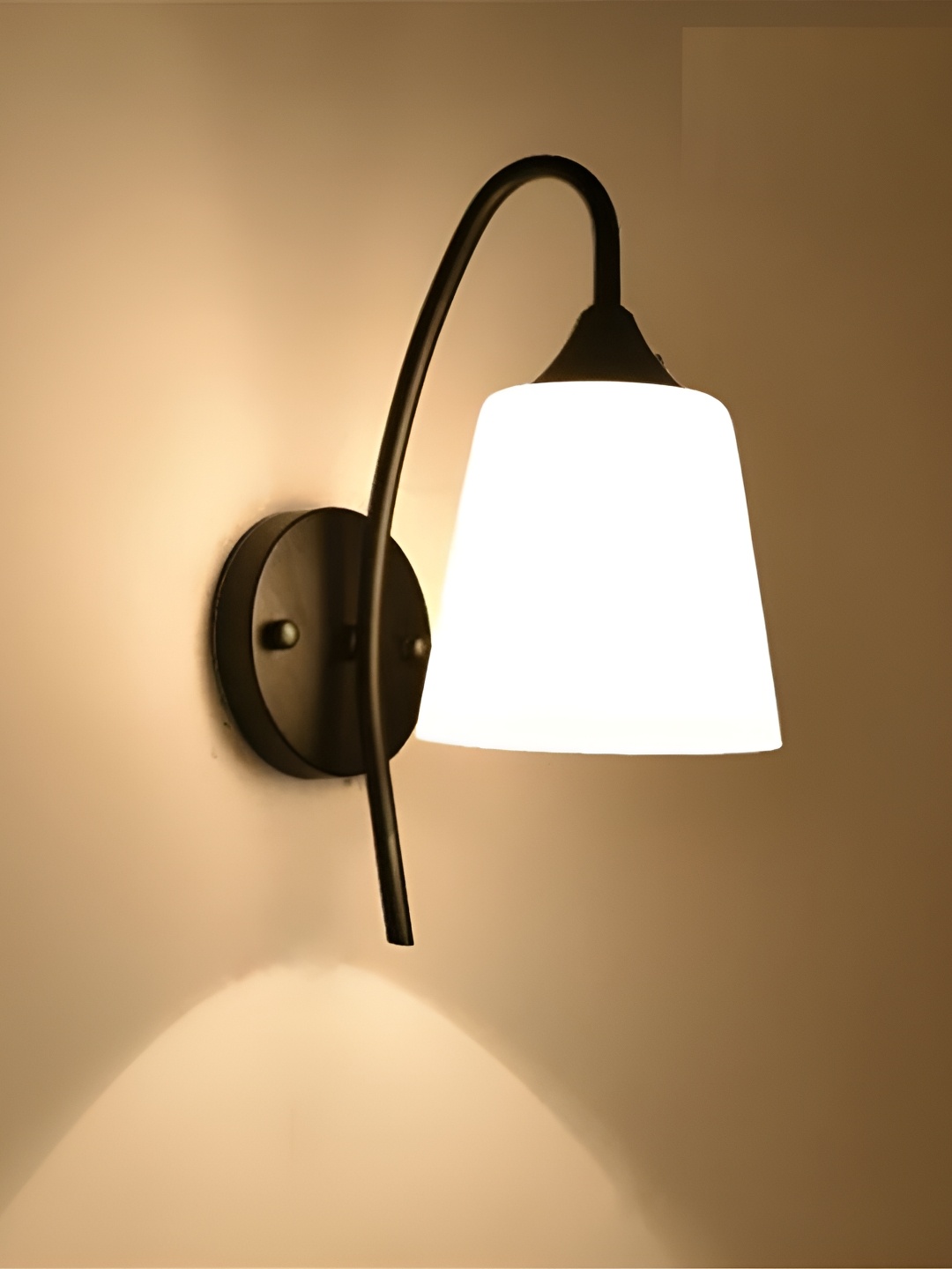 

KINIS Black & White Frustum Shaped Wall Lamp