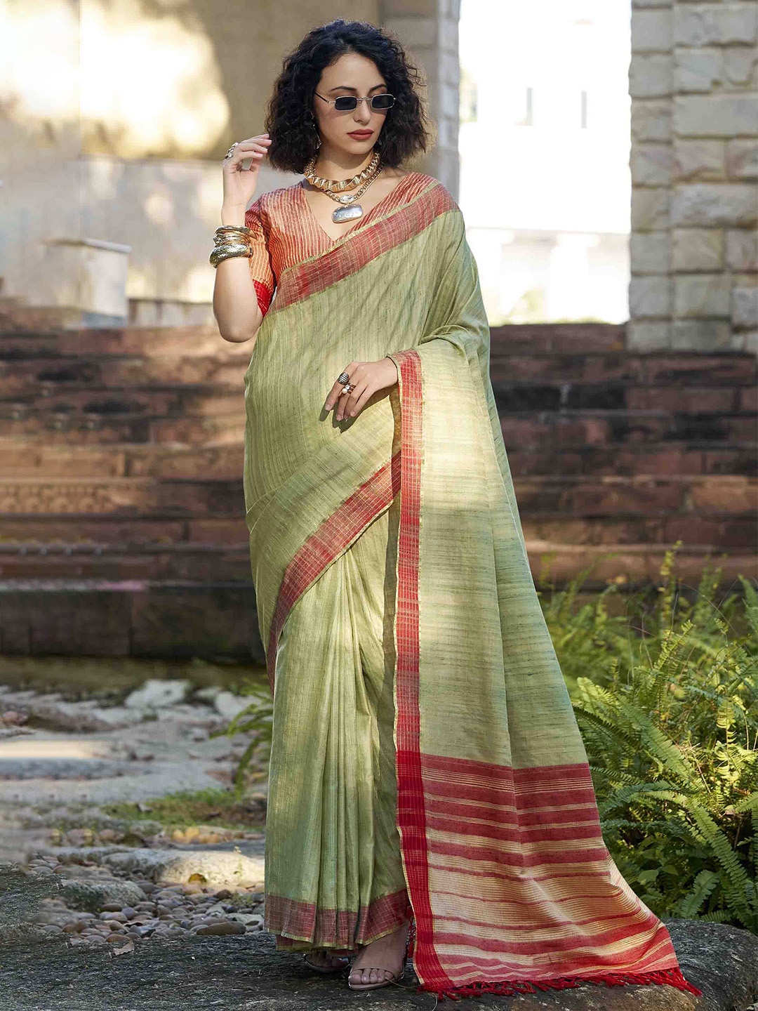 

Mitera Woven Design Saree, Green