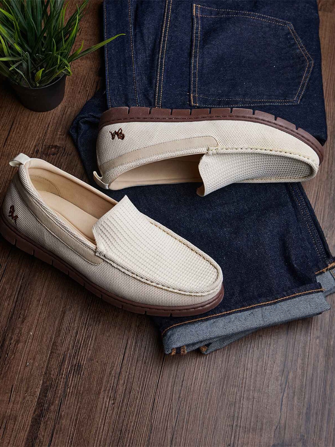 

NEEMANS Men Textured Loafers, Beige