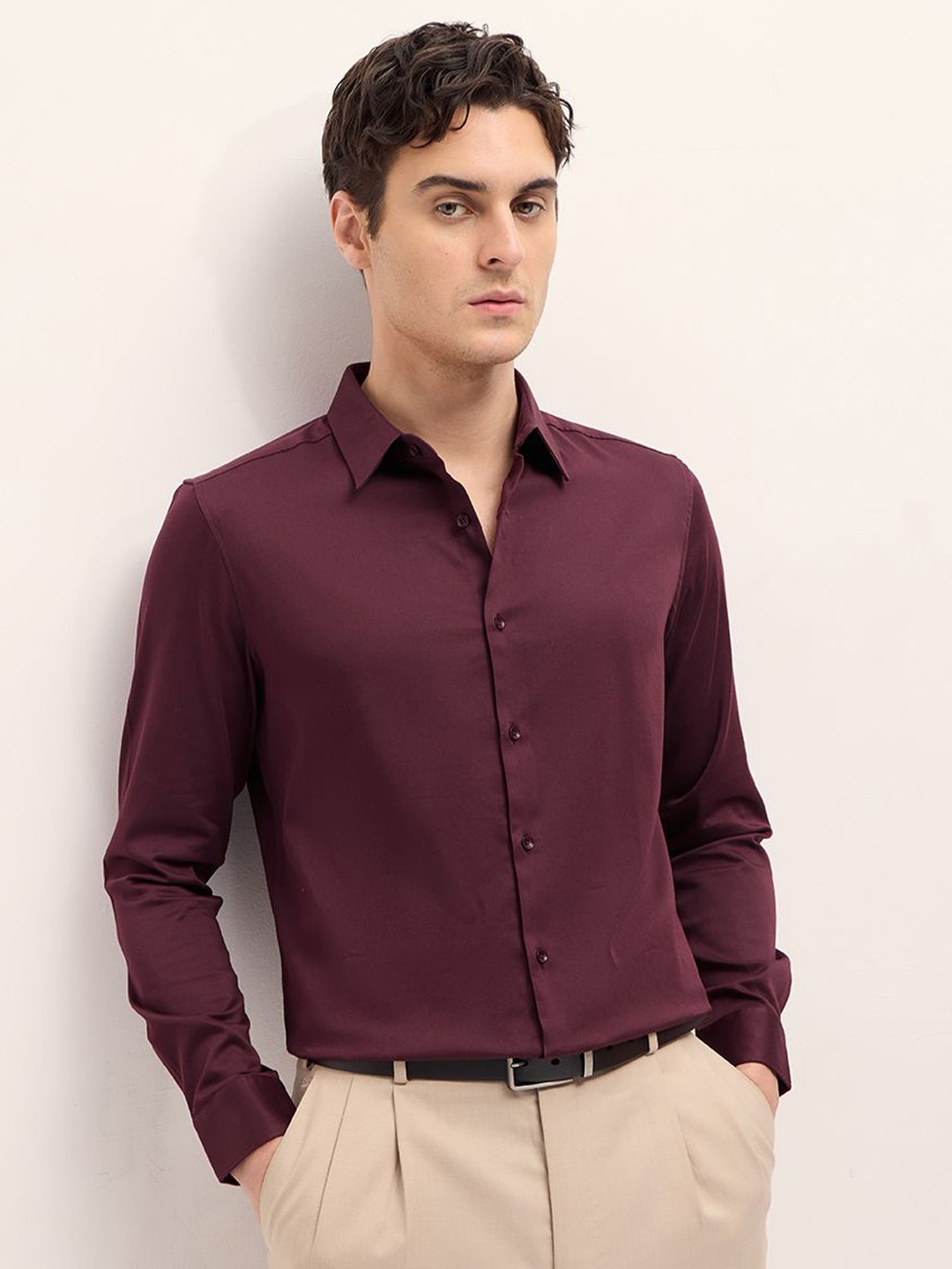 

THE BEAR HOUSE Men Slim Fit Spread Collar Solid Cotton Formal Shirt, Maroon