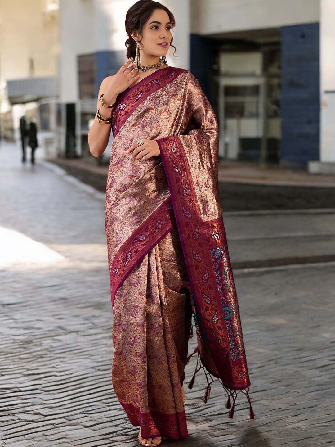 

DIVASTRI Woven Design Zari Banarasi Saree, Brown