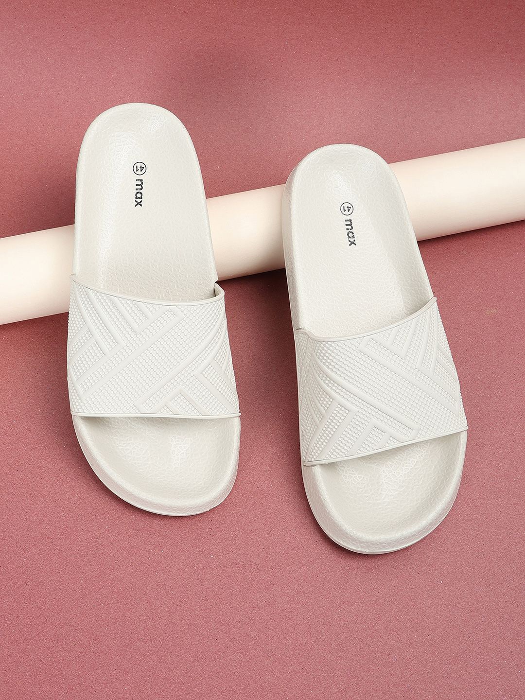 

max Men Self Design Sliders, White