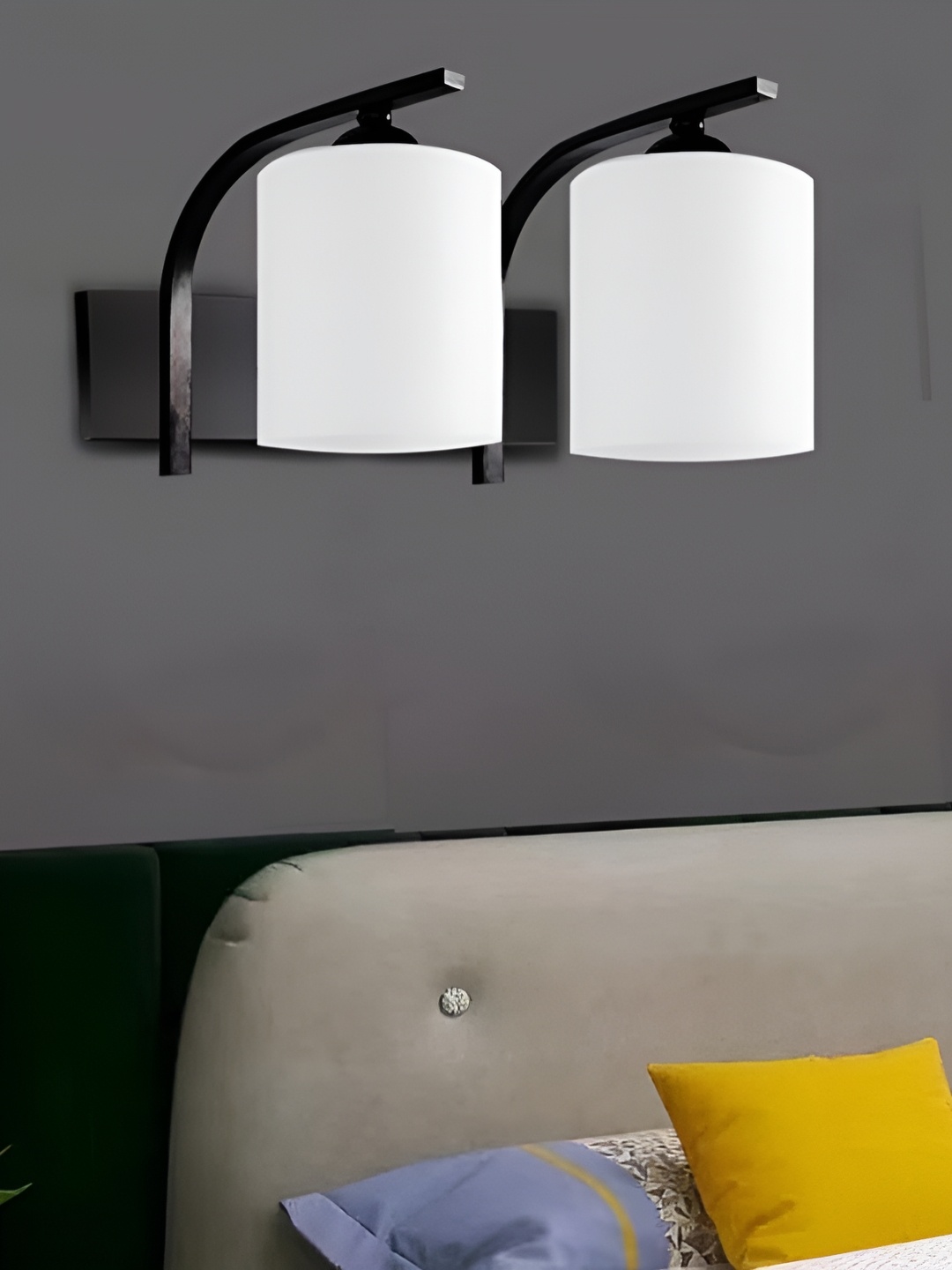 

KINIS Black & White Cylinder Shaped Metal Wall Lamp