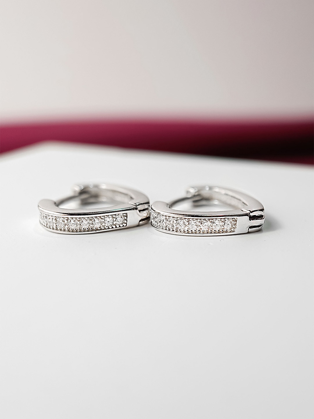 

INARI SHINES 925 Sterling Silver Cubic Zirconia Studded Heart Shaped Hoop Earrings