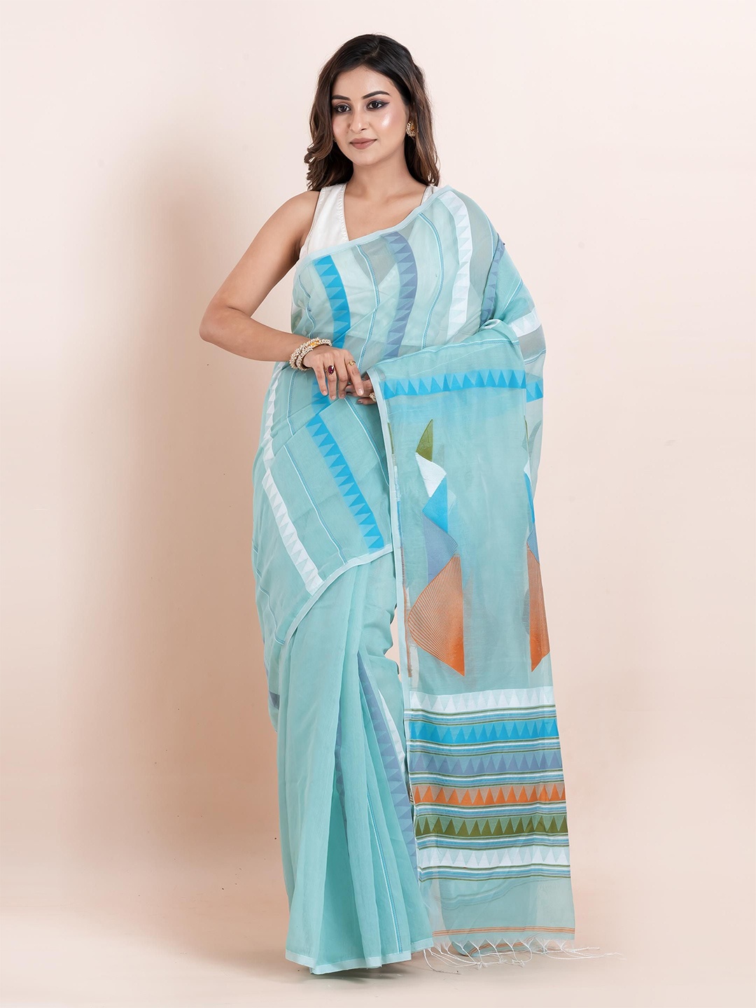 

PUKU Geometric Printed Saree With Blouse Piece, Blue