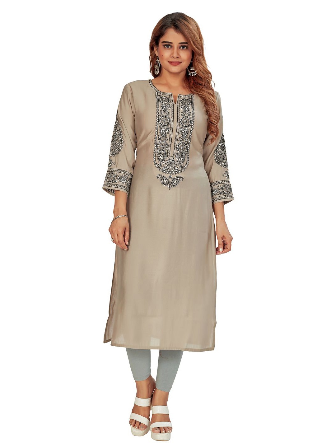 

Amchoor Paisley Embroidered Notch Neck Straight Kurta, Grey