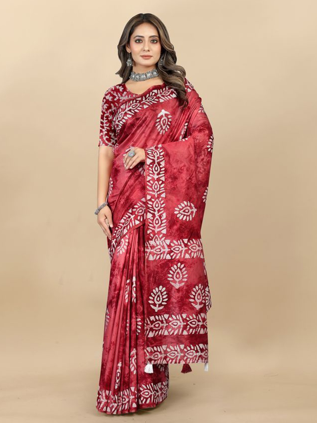 

Exclusiva Batik Printed Saree With Blouse Piece, Maroon