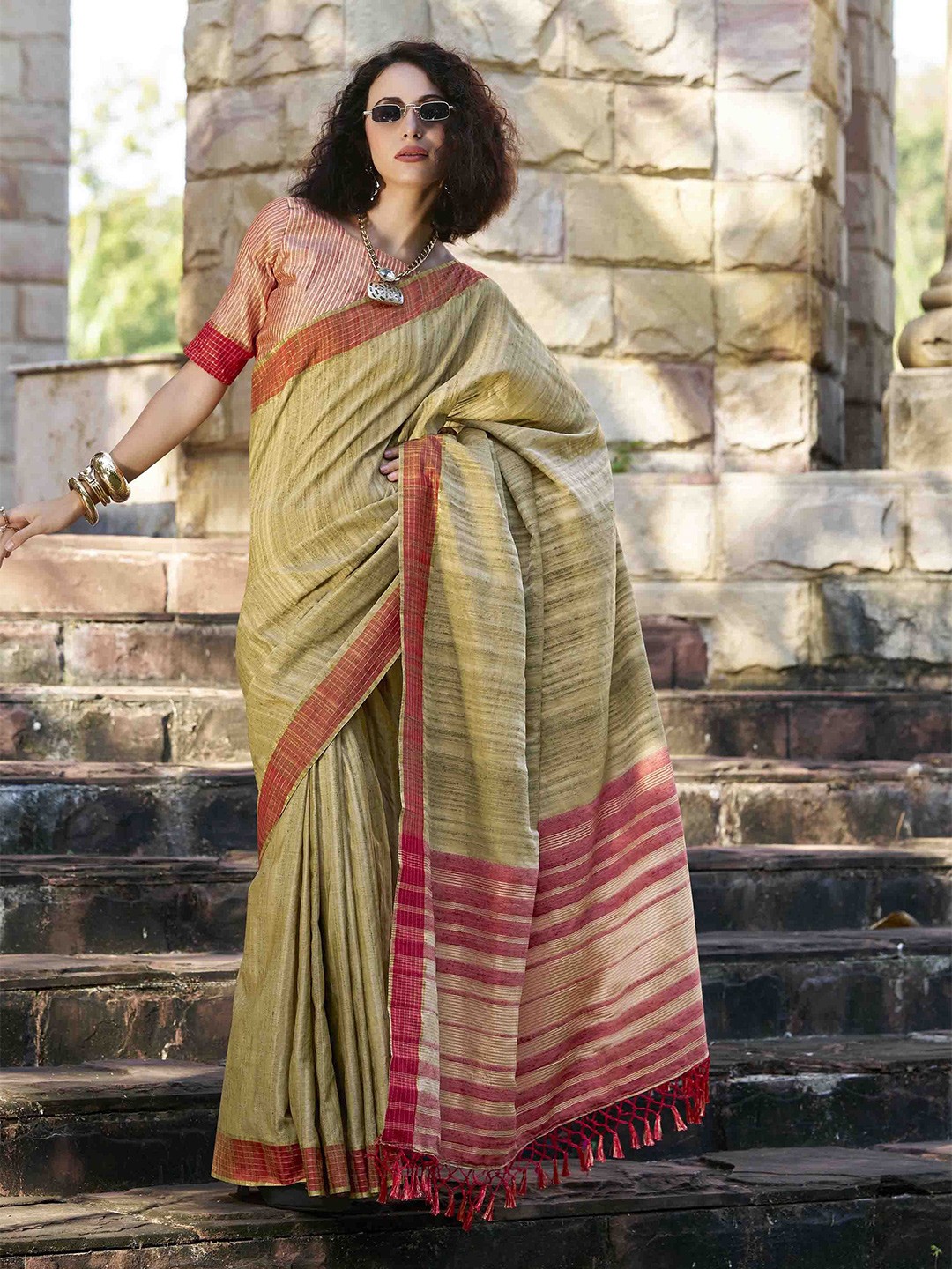 

DIVASTRI Striped Pure Cotton Handloom Saree, Green
