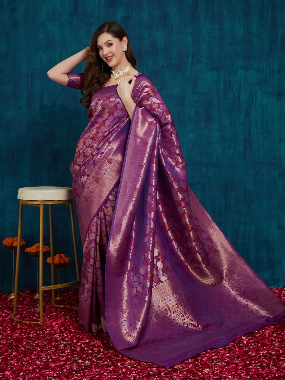 

KAVINDI Woven Design Zari Pure Silk Kanjeevaram Saree, Magenta