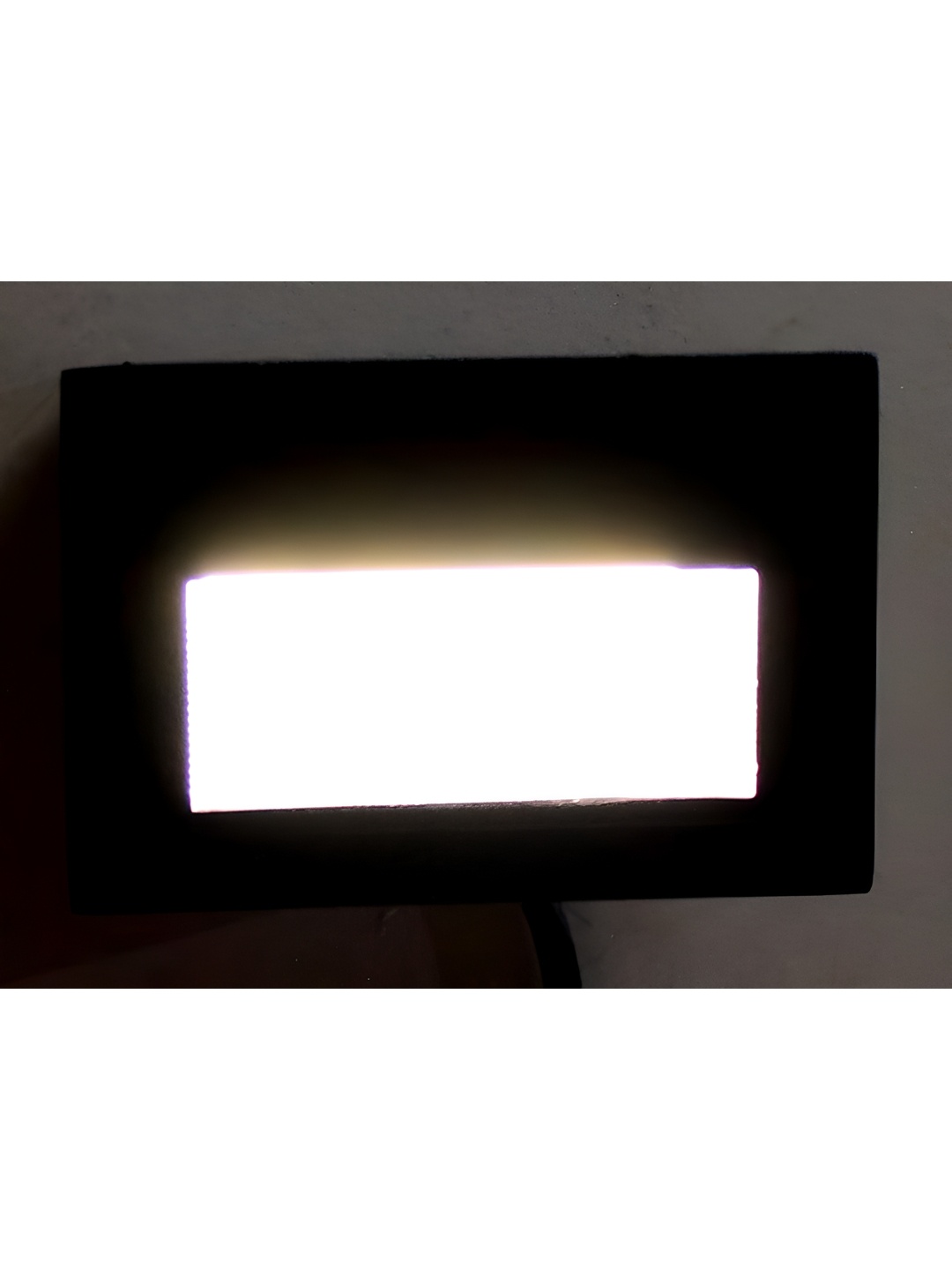 

KINIS Black & White Acrylic Square Shaped Wall Lamp