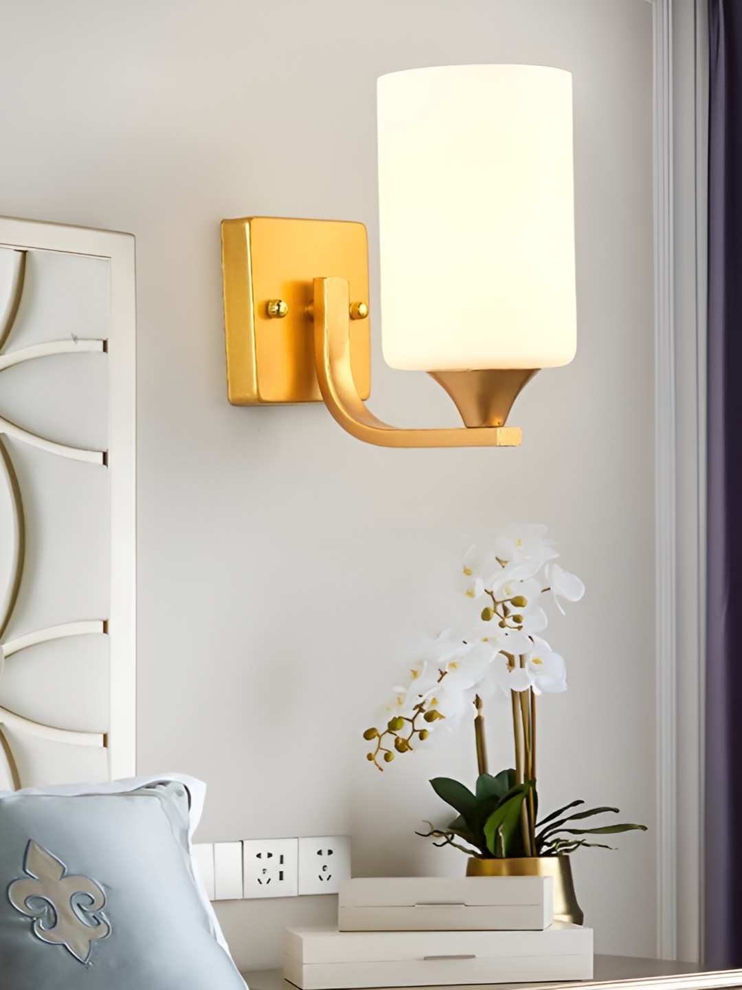 

KINIS Gold-Toned & White Metal Cylinder Shaped Wall Lamp
