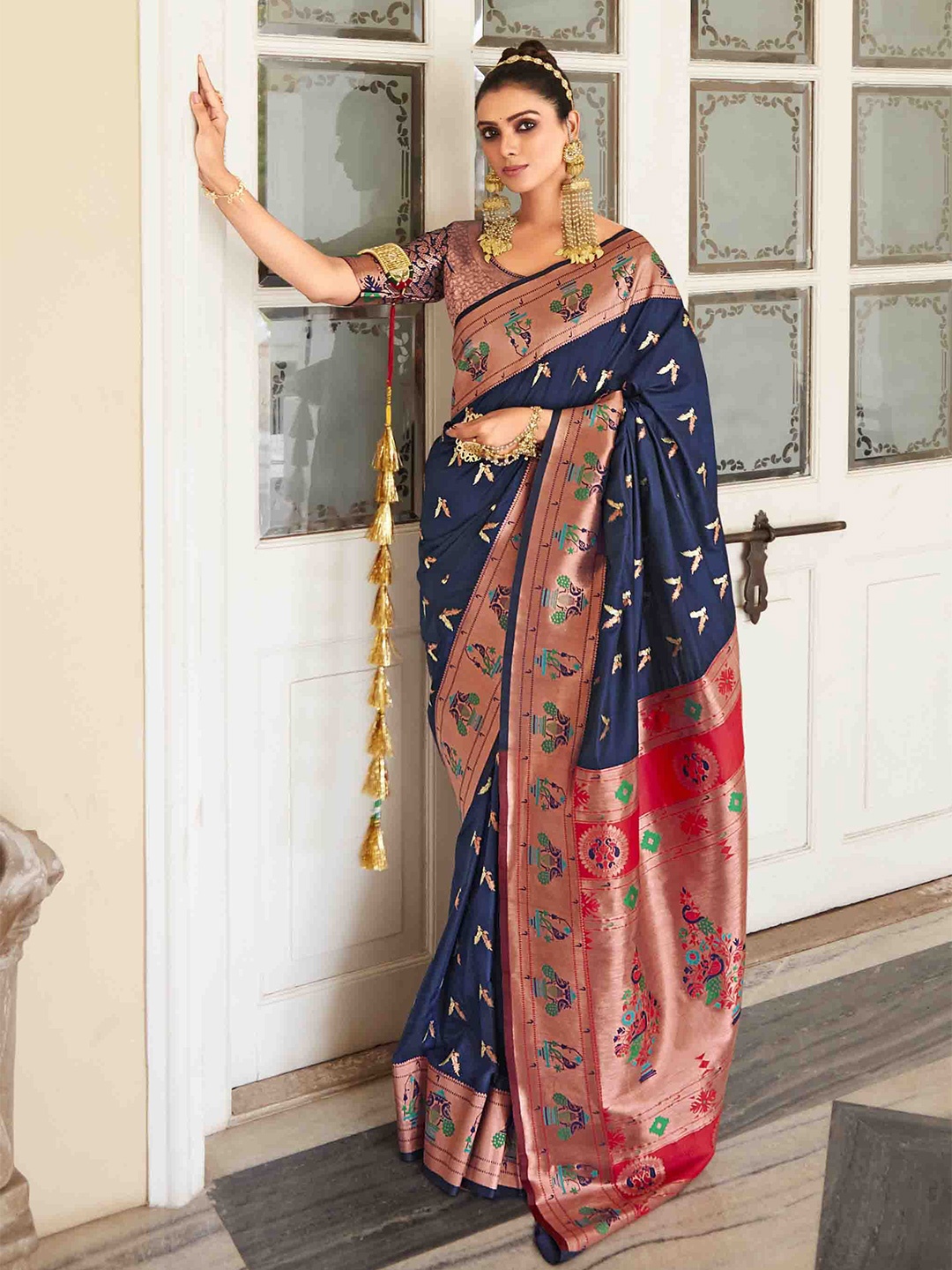 

DIVASTRI Woven Design Zari Pure Georgette Paithani Saree, Navy blue