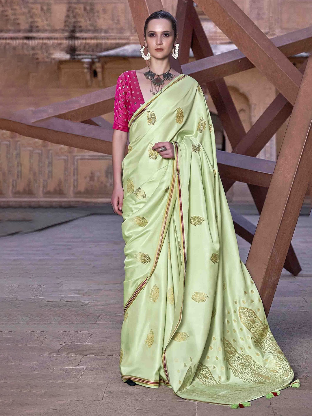 

Mitera Woven Design Zari Saree, Green
