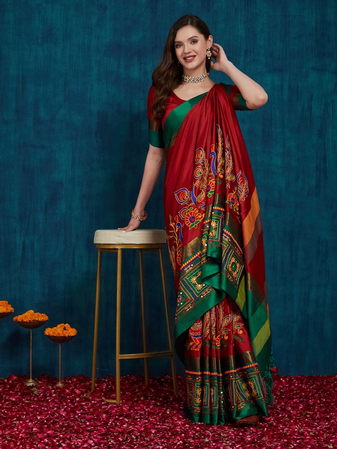 

KAVINDI Ethnic Motifs Embroidered Pure Silk Banarasi Saree, Red