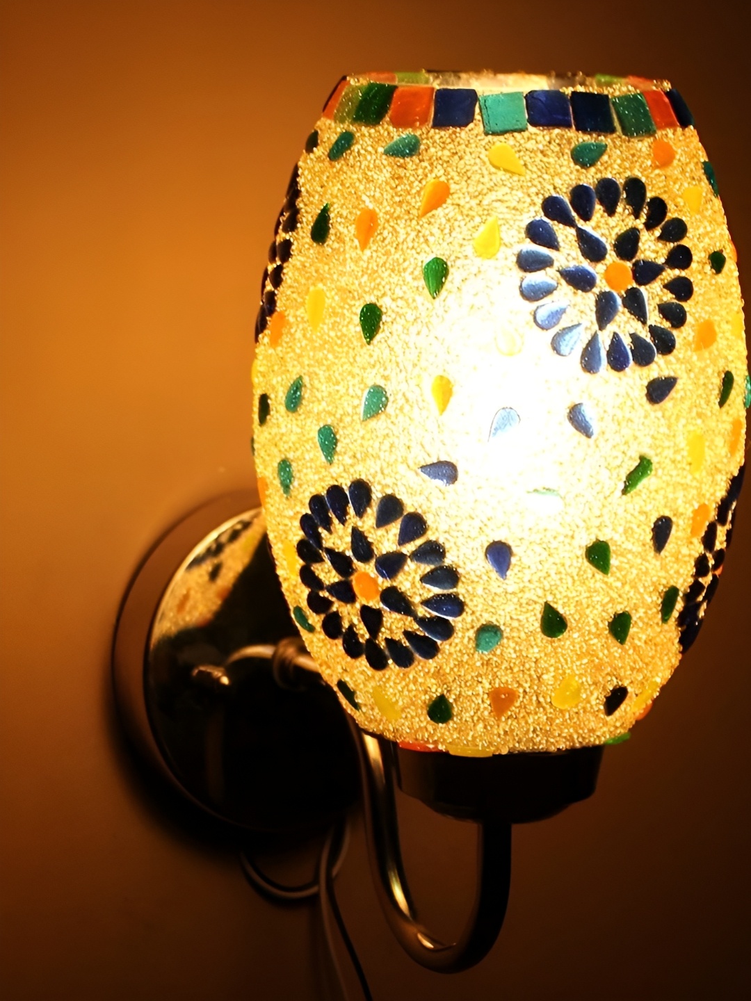 

KINIS Silver-Toned & Yellow Printed Metal Cylinder Shaped Wall Lamp