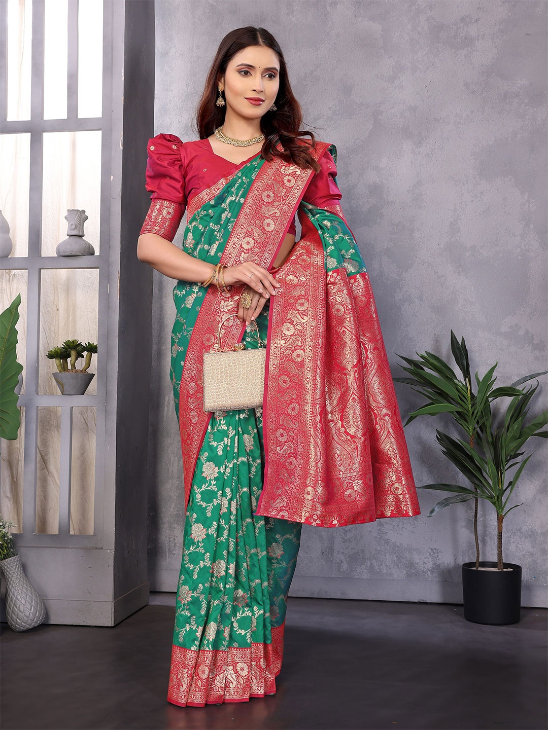 

Munir Woven Design Zari Banarasi Saree, Green