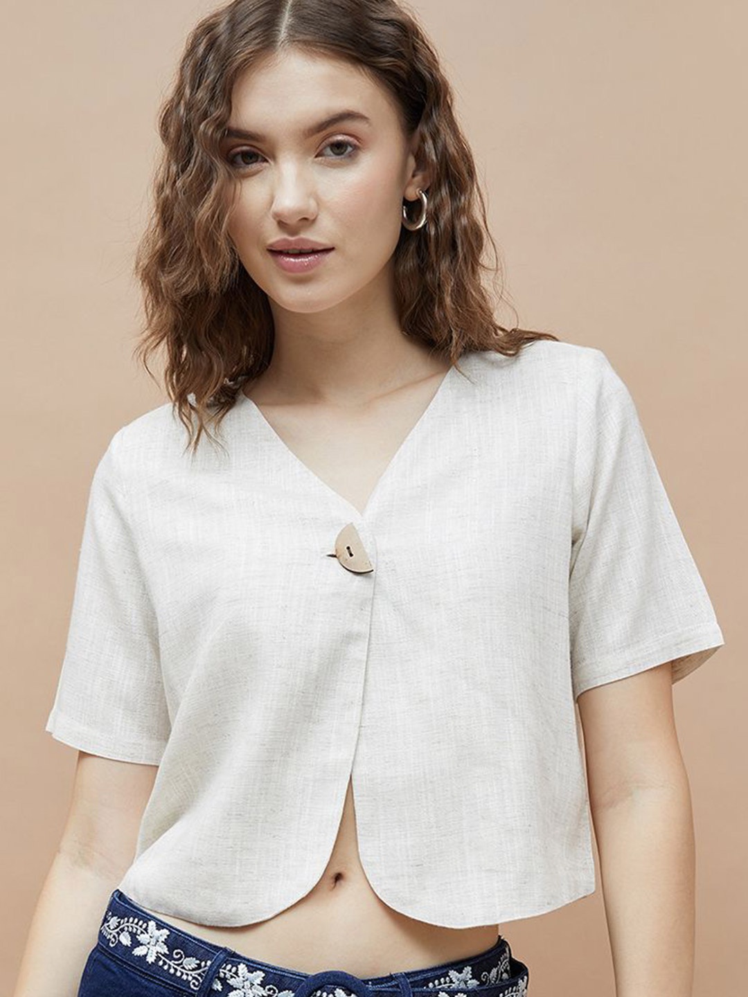 

Fame Forever by Lifestyle Women V-Neck Short Sleeves Solid Top, Off white