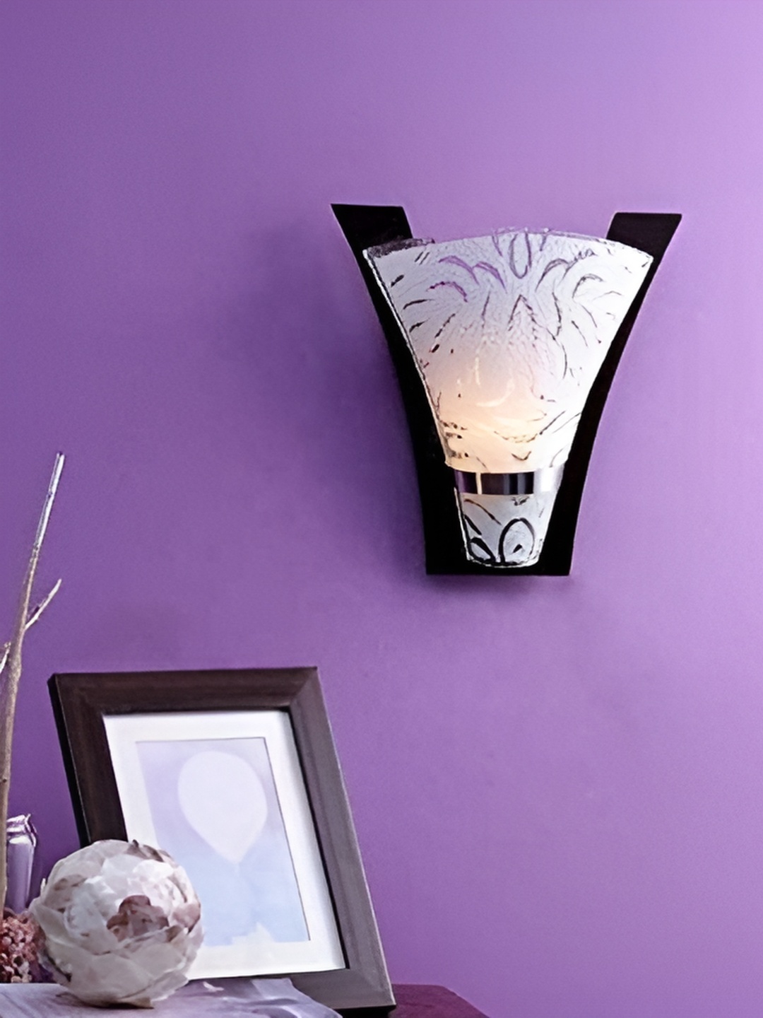 

KINIS Brown & White Triangle Shaped Wooden Wall Lamp