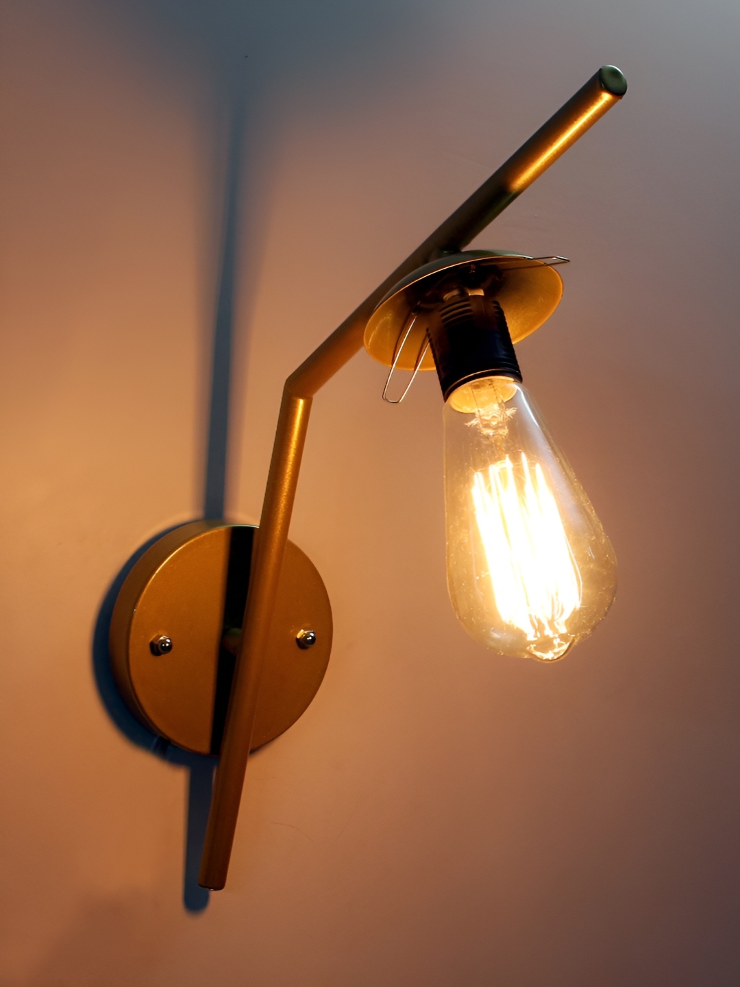 

KINIS Gold-Toned Textured Metal Abstract Shaped Wall Lamp With Bulb