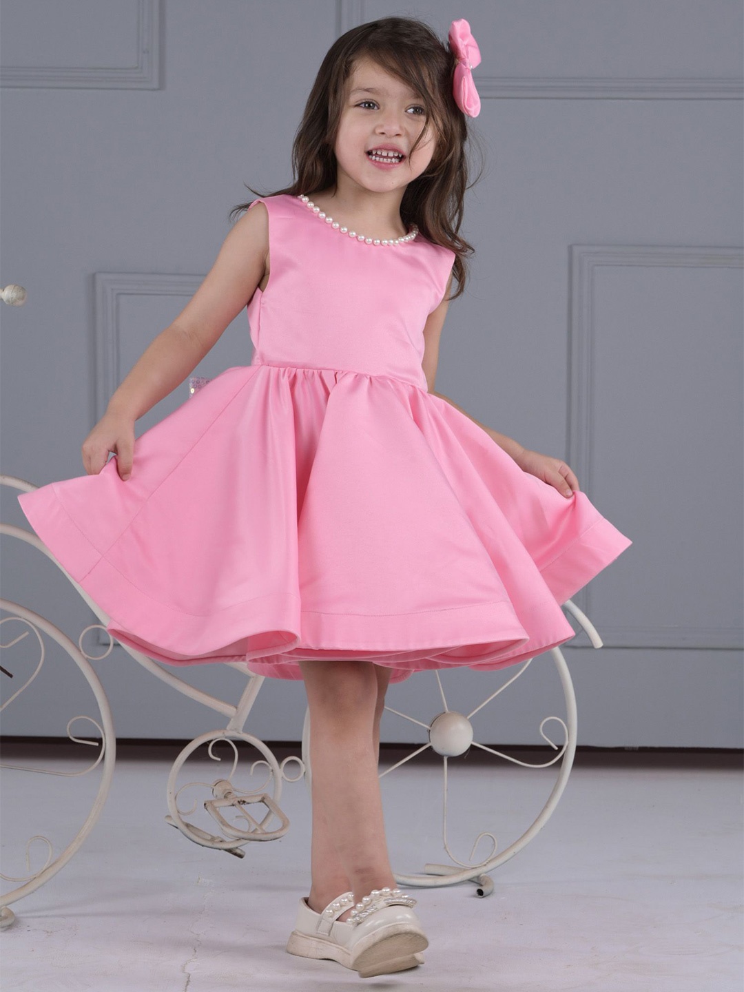 

Foreverkidz Girl Silken Pink Round Neck Sleeveless Knee Length Fit and Flare Glow Dress