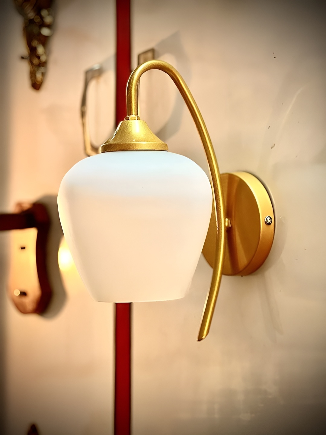 

KINIS Gold-Toned & White Metal Wall Lamp