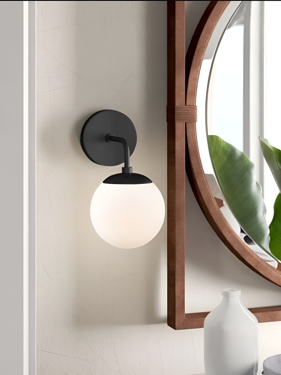 

KINIS Gold-Toned & White Quirky Circular Shaped Light Wall Lamp