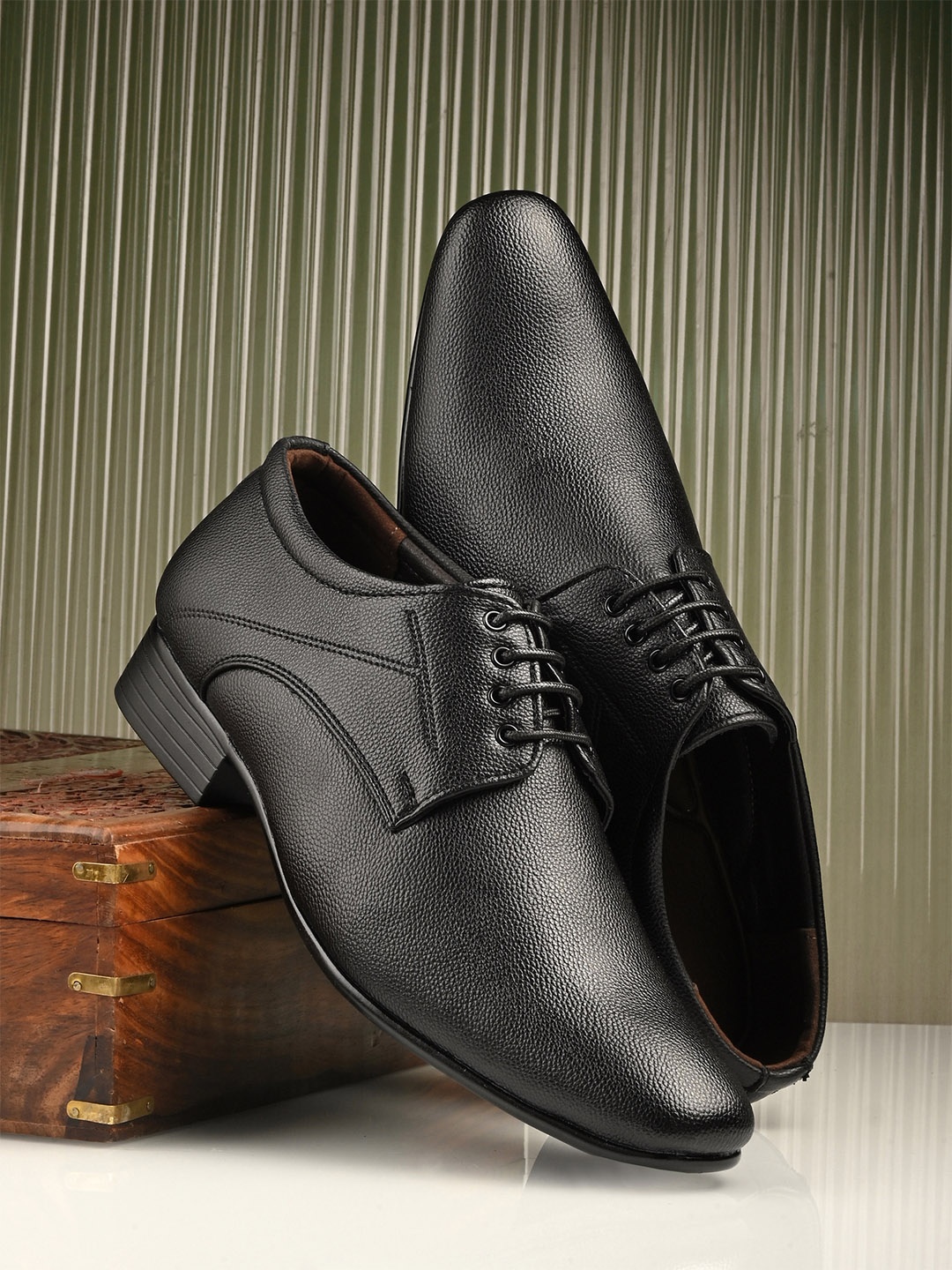 

WAINERS Men Leather Pointed Toe Derbys, Black