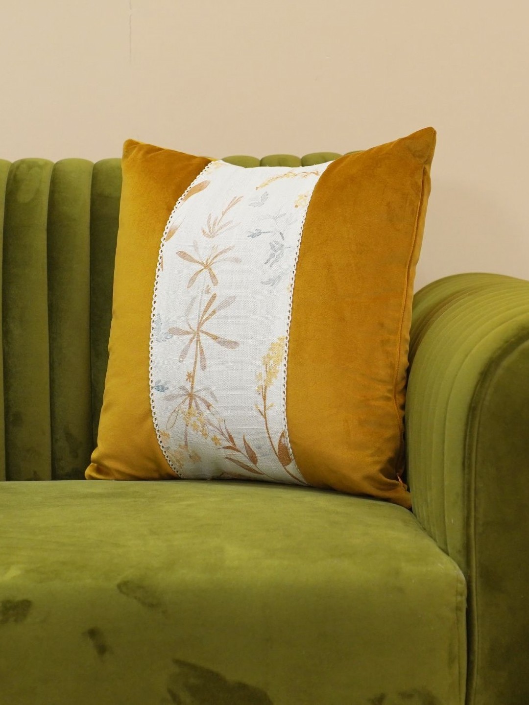 

WOODEN STREET Brown & Off White Square Cushion Covers