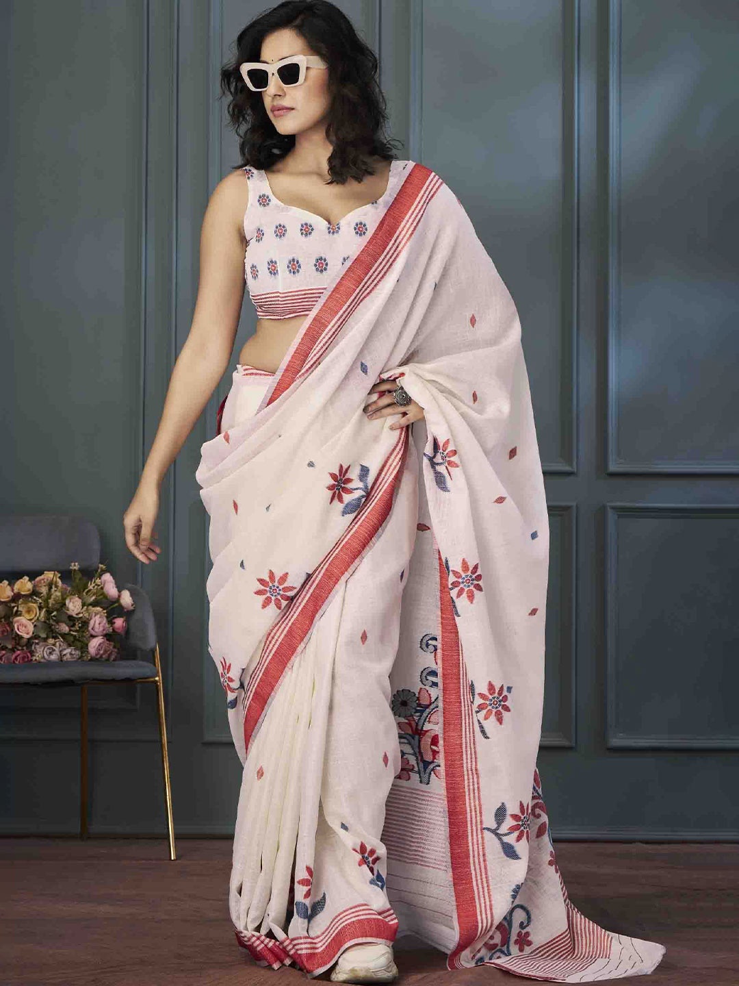 

DIVASTRI Woven Design Saree, Off white