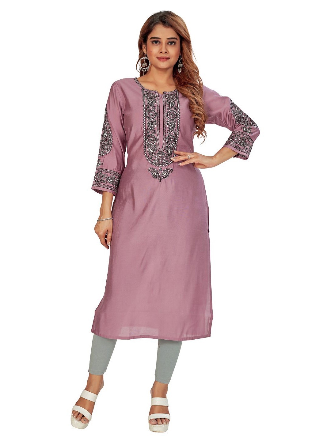 

Amchoor Paisley Embroidered Thread Work Straight Kurta, Purple