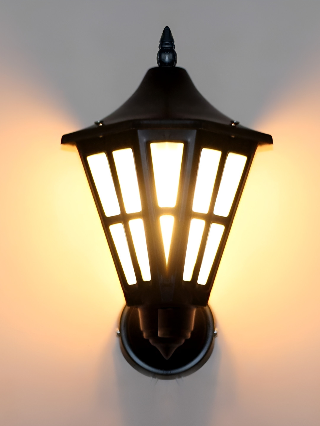 

KINIS Black & White Metal Quirky Cylinder Shaped Wall Lamp