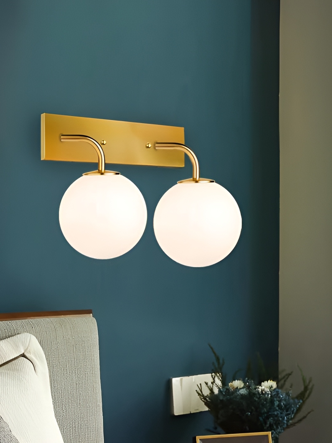 

KINIS Gold-Toned & White Metal Quirky Spherical Shaped Wall Lamp