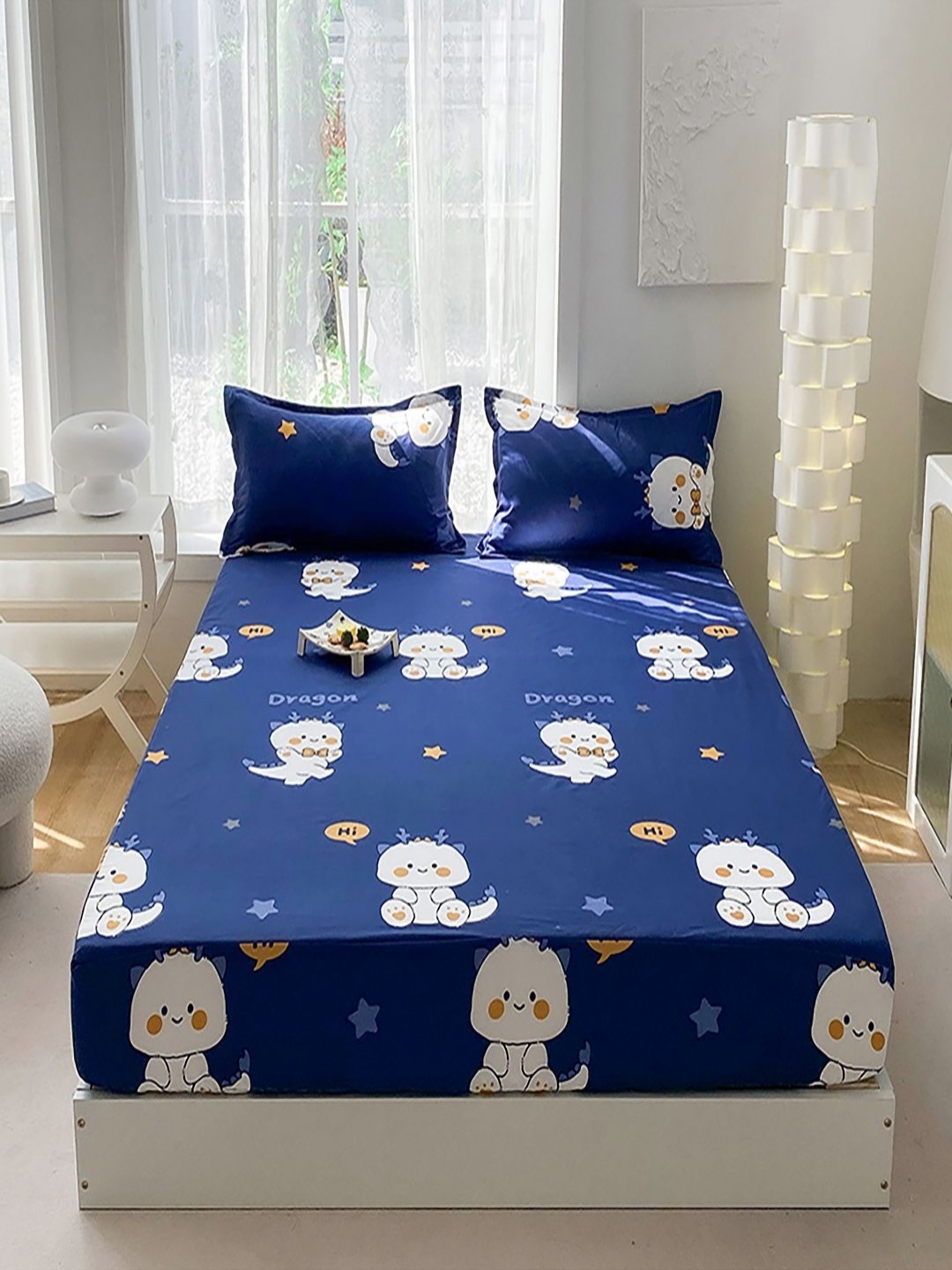 

JC HOME Navy Blue & White Printed 140 TC Fitted King Bedsheet Set-1.8 m x 2.0 m