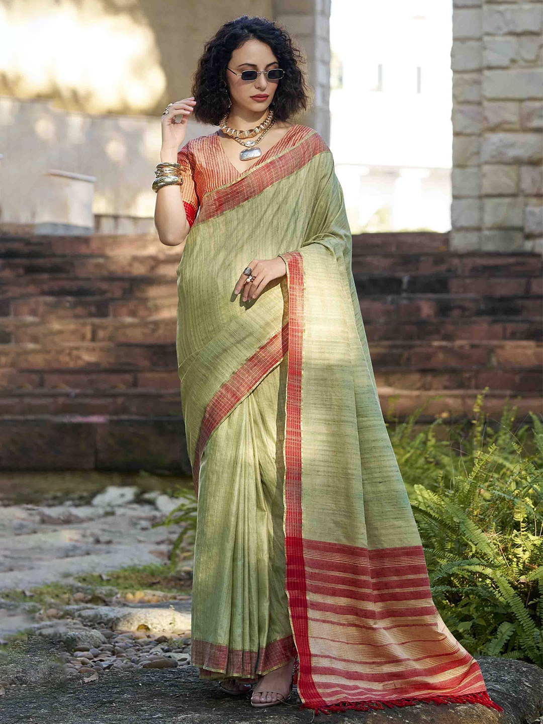 

DIVASTRI Woven Design Handloom Saree, Sea green