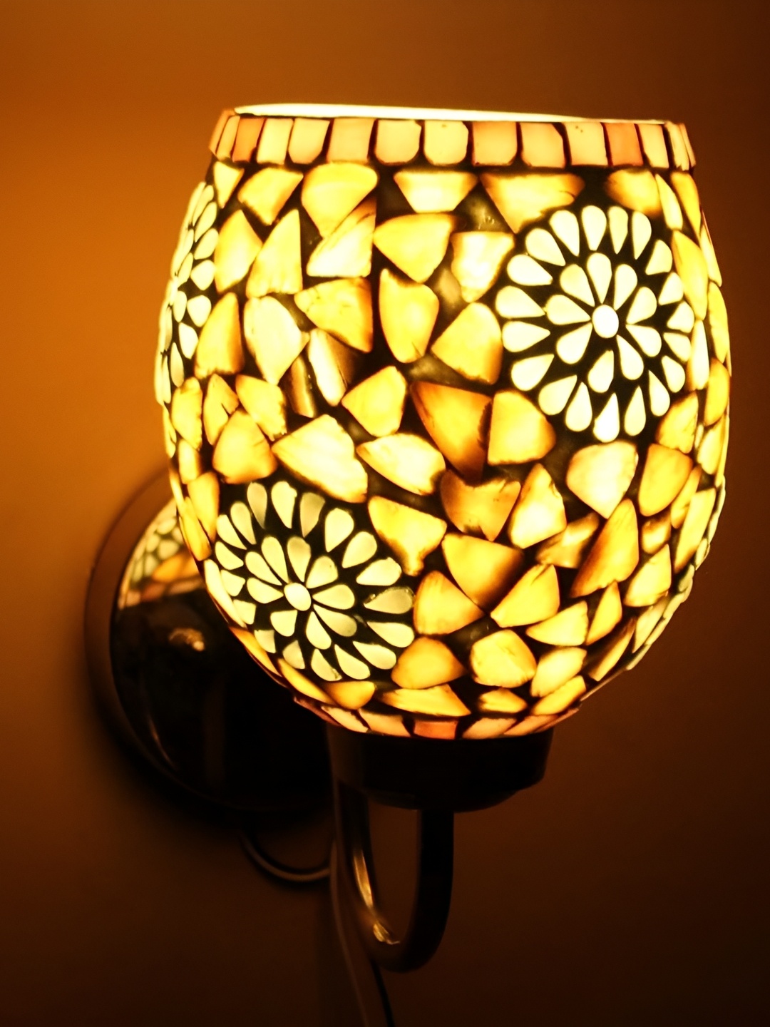 

KINIS Silver-Toned & Blue Printed Semi-sphere Shaped Metal Wall Lamp