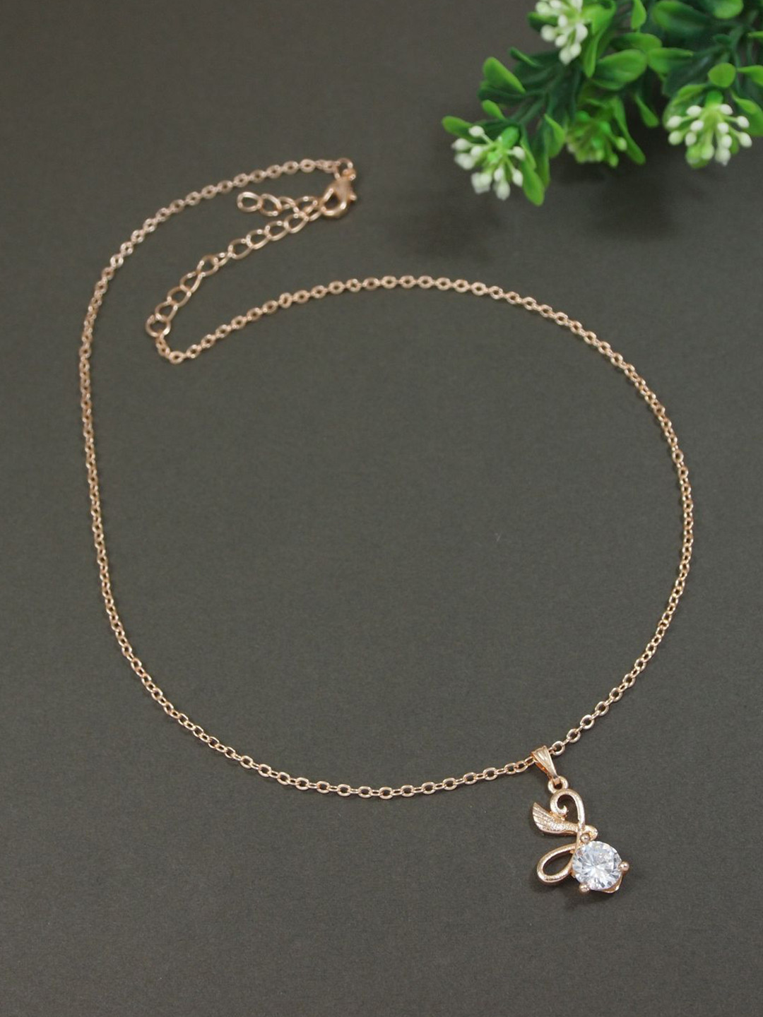 

V FASHION JEWELLERY Gold-Plated Contemporary Pendant With Chain