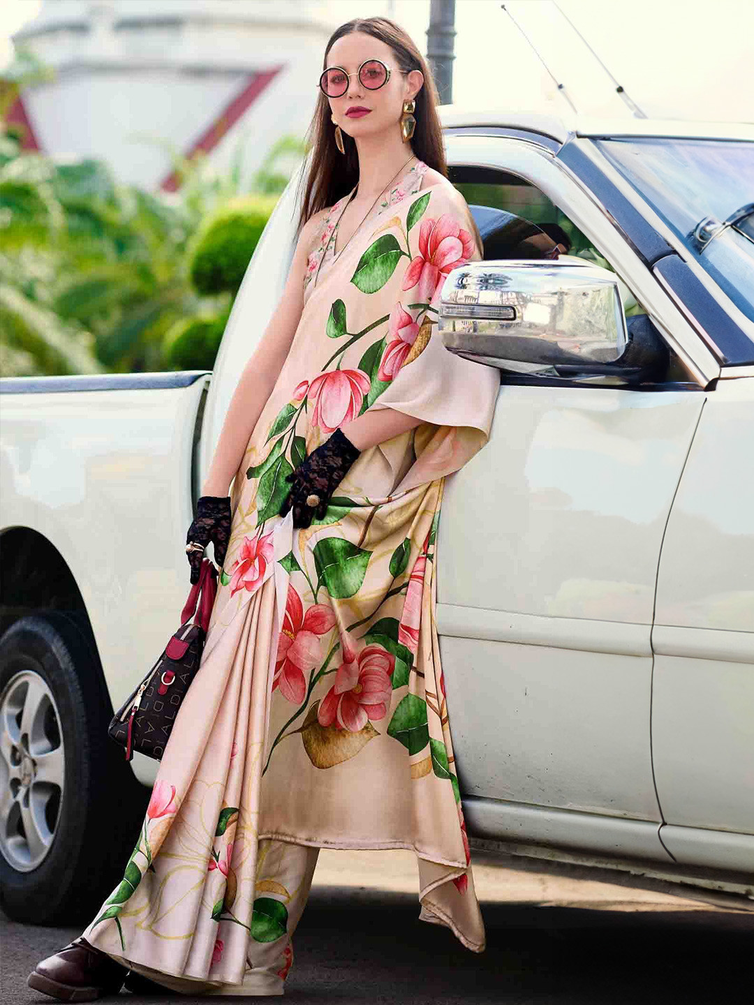

DIVASTRI Floral Printed Satin Saree, Beige