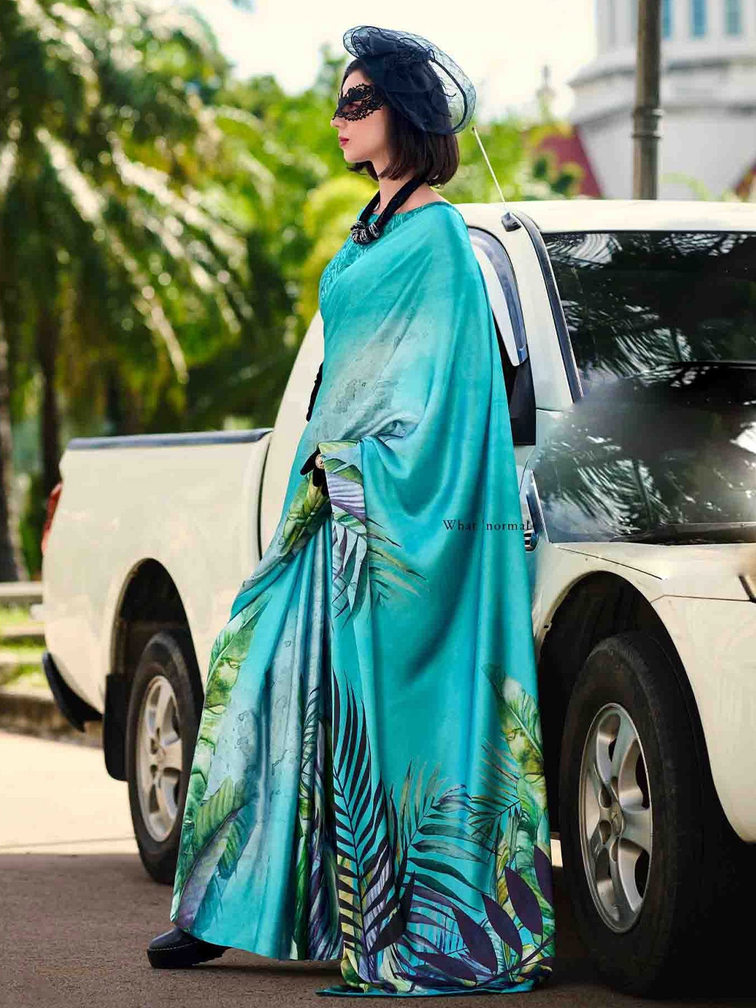 

DIVASTRI Floral Printed Saree, Turquoise blue