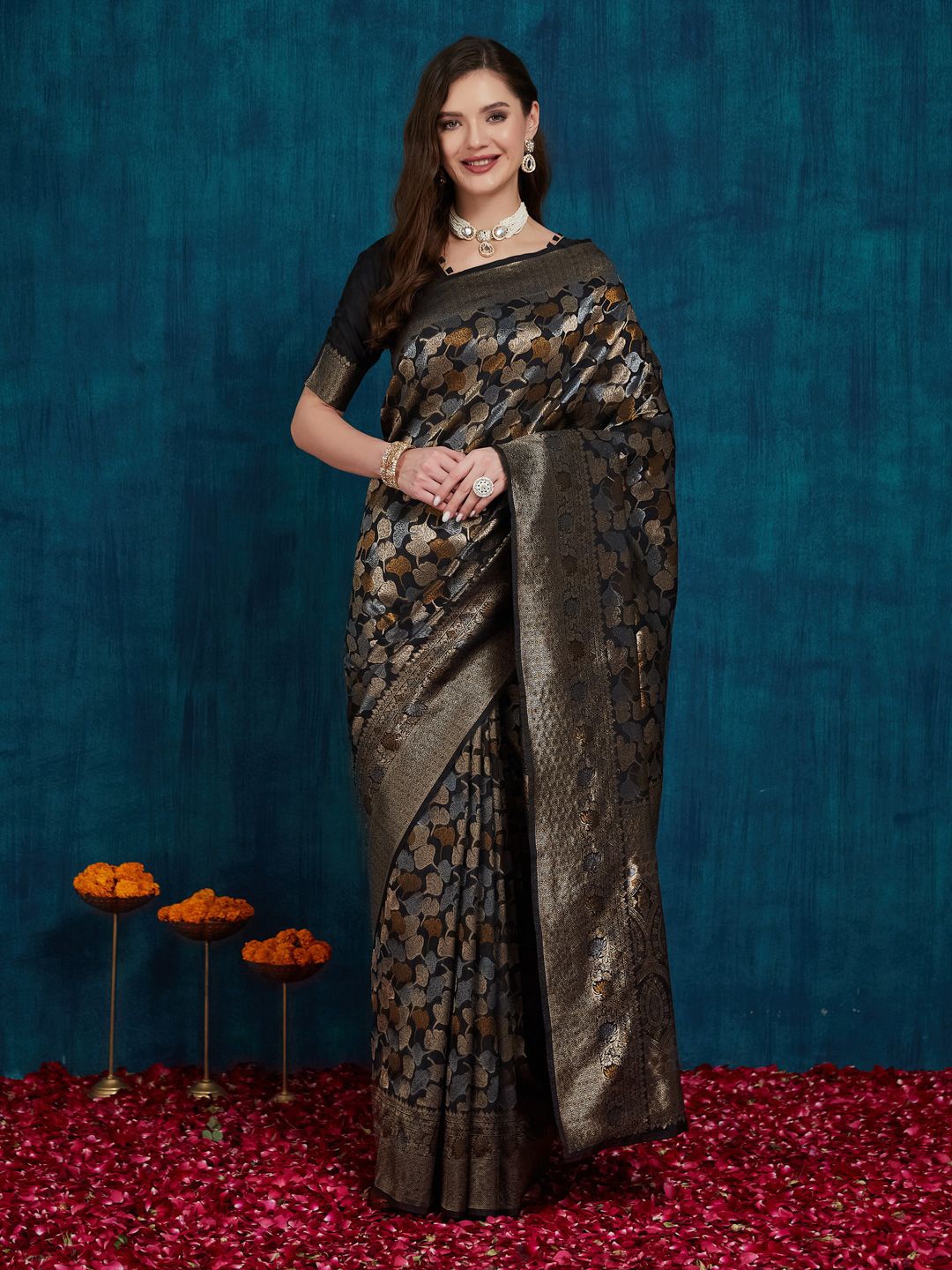 

KAVINDI Woven Design Zari Pure Silk Kanjeevaram Saree, Black